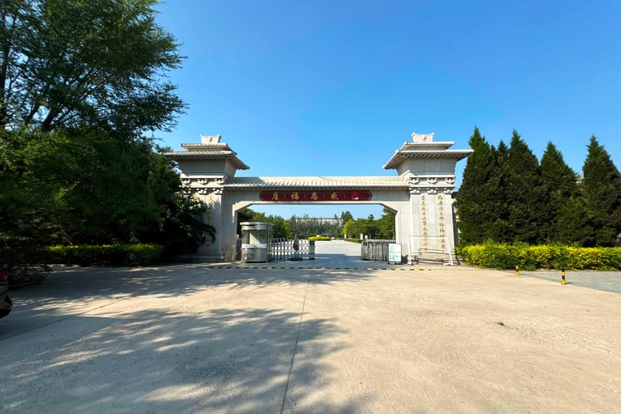 天津玉佛寺寝宫是否可提供墓地清理服务吗？